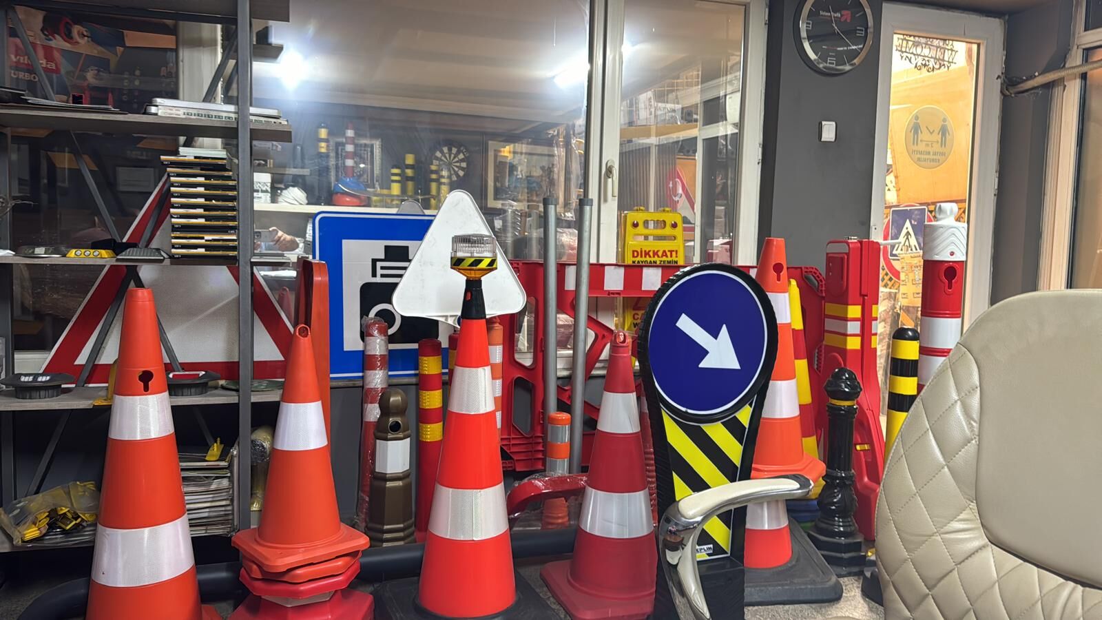 Duba Nedir Plastik Trafik Konisi Huni Yol Otopark Dubası 50 cm Ankara