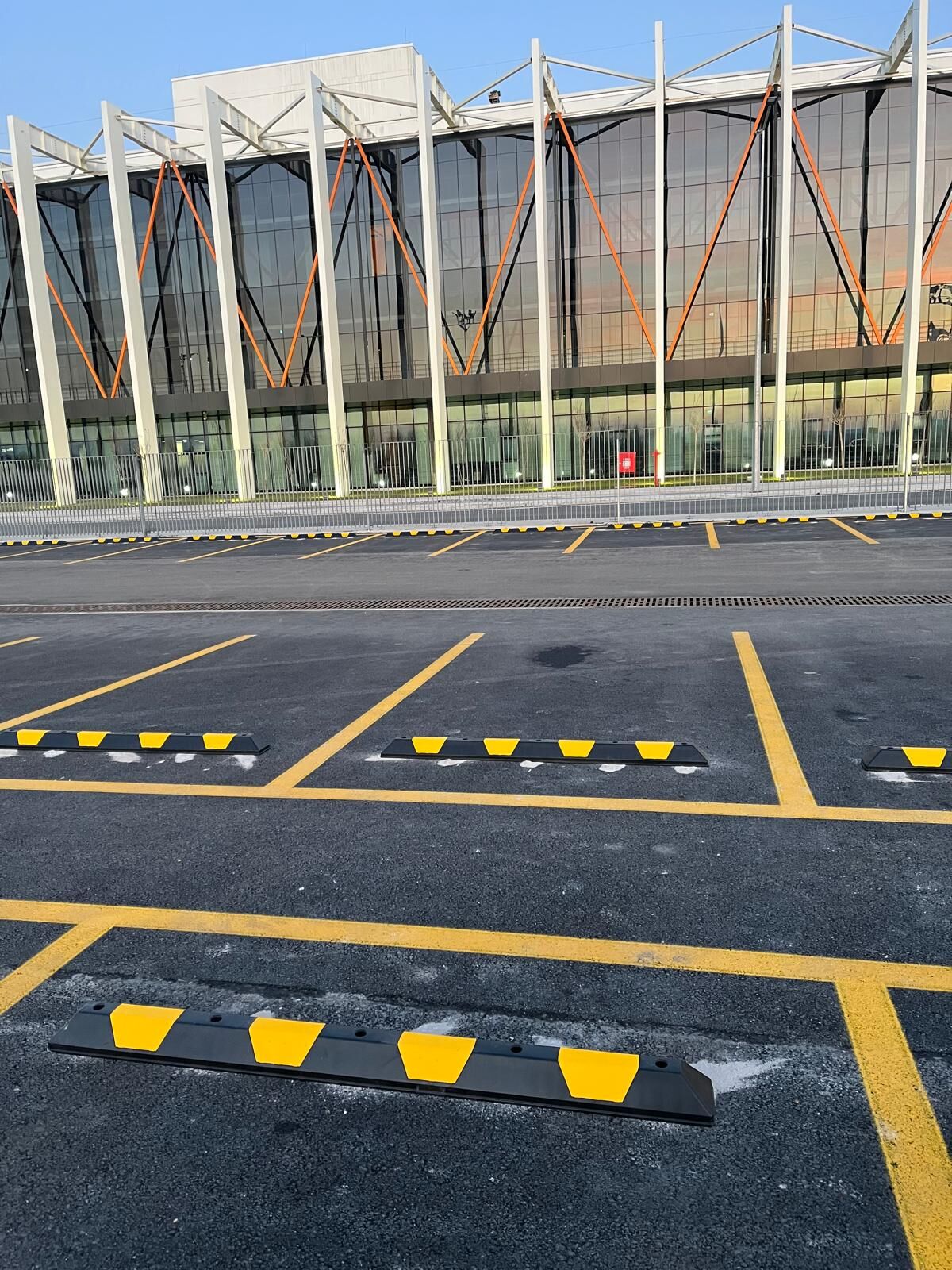 Kauçuk Stoper  Kauçuk Araç Durdurucu Kauçuk Otopark Stoperi 110 cm Siyah