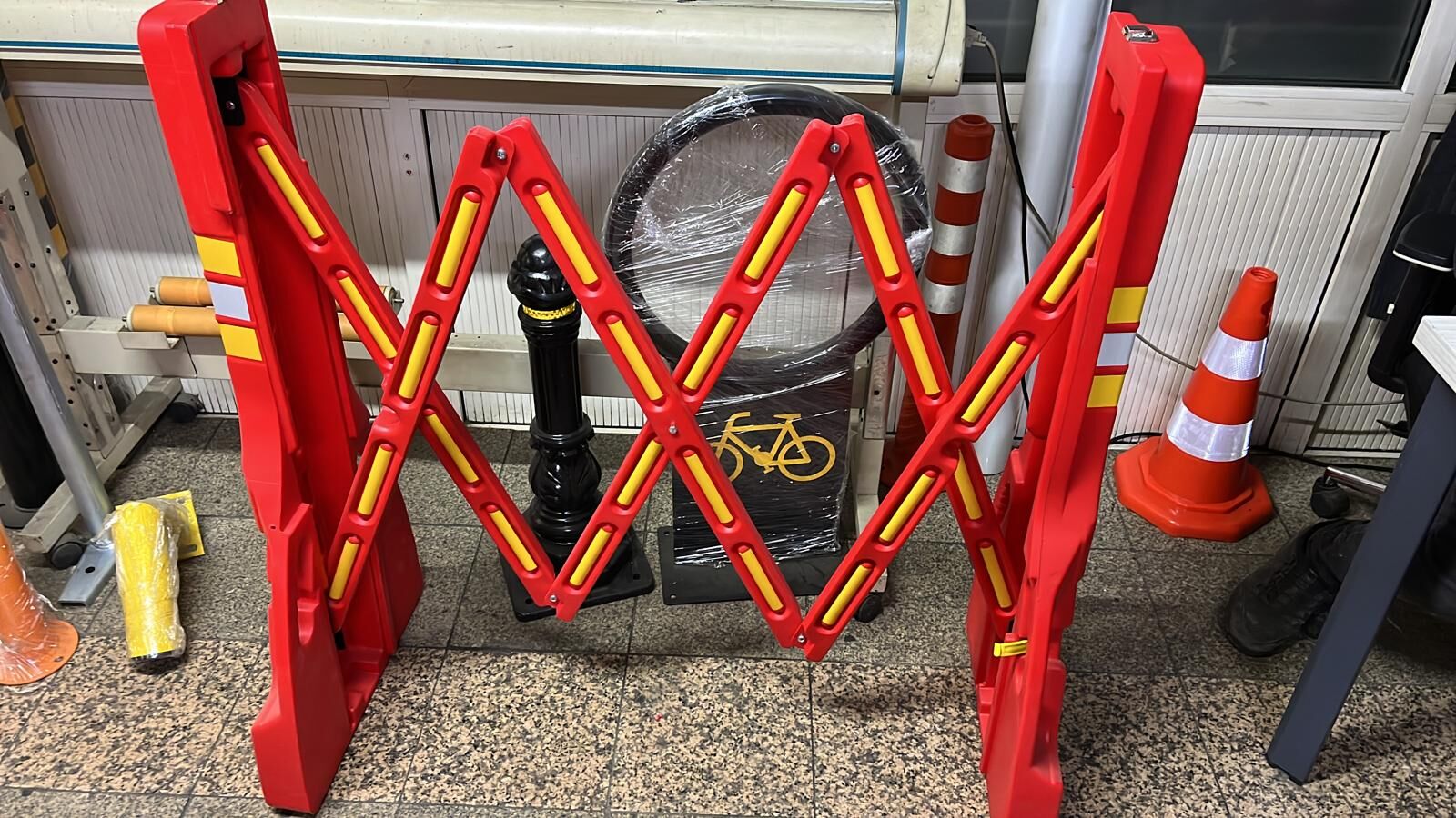 Akordiyon Bariyer Kırmızı Katlanır Açılır Kapanır kırmızı