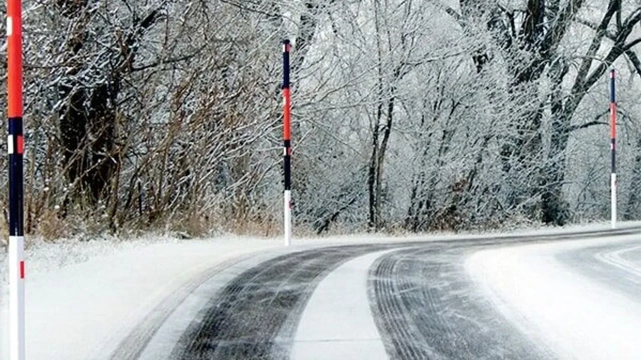 Karayolları Kar Direği Fiyatı Yol Kenar Dikmesi Demir Kar Direği Üretimi 3 Metre 3mm