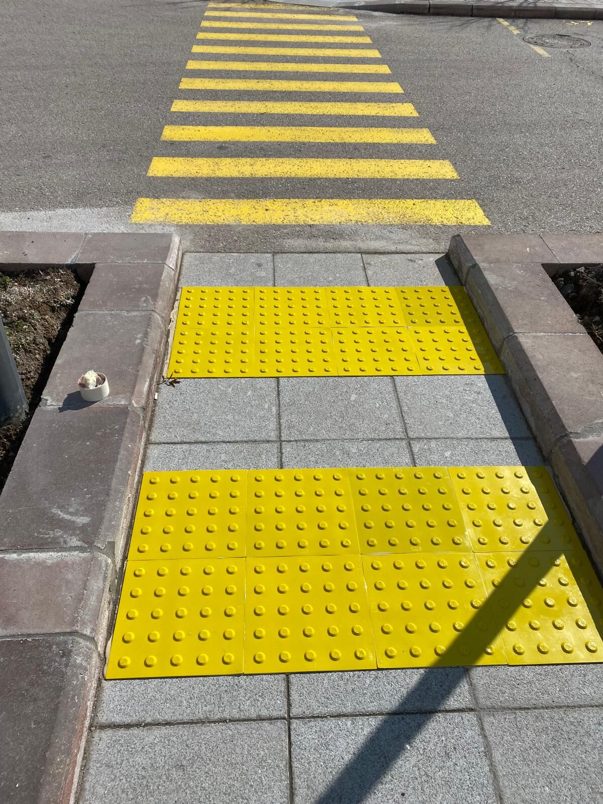 Görme Engelli Yürüme Yüzeyleri ,Yürüme işaretlemeleri Uyarıcı Tip (Sarı) 60x30 cm