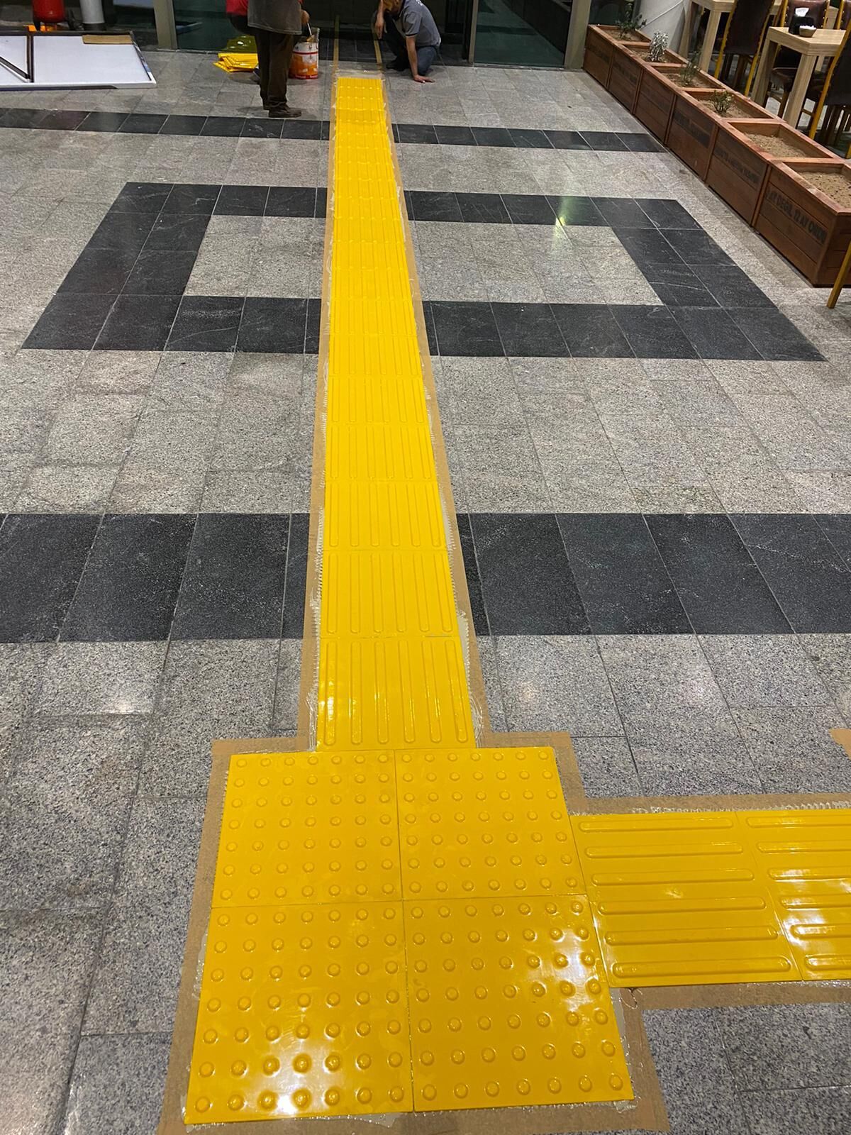 Görme Engelli Yürüme Yüzeyleri ,Yürüme işaretlemeleri Çubuk (Sarı)  40x40 cm