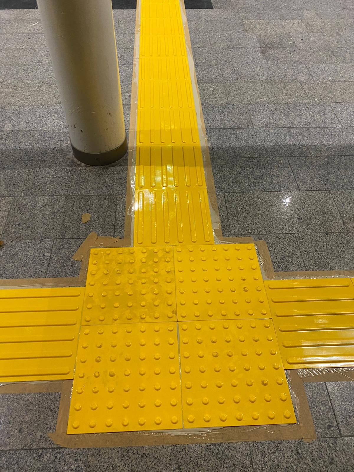 Görme Engelli Yürüme Yüzeyleri ,Yürüme işaretlemeleri Çubuk (Sarı)  40x40 cm